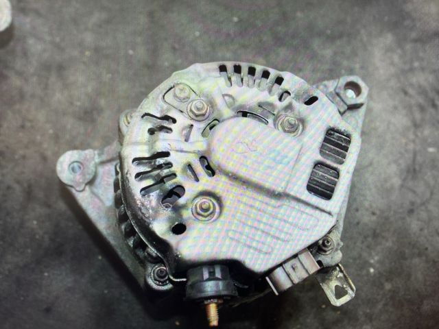 bontott TOYOTA COROLLA VERSO Generátor