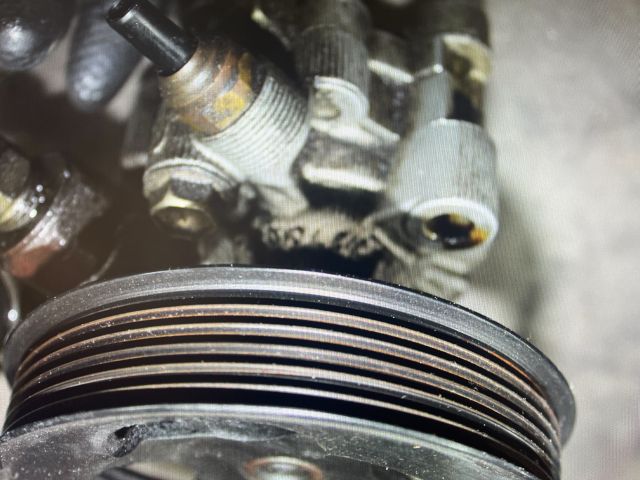 bontott TOYOTA COROLLA VERSO Kormányszervó Motor (Hidraulikus)