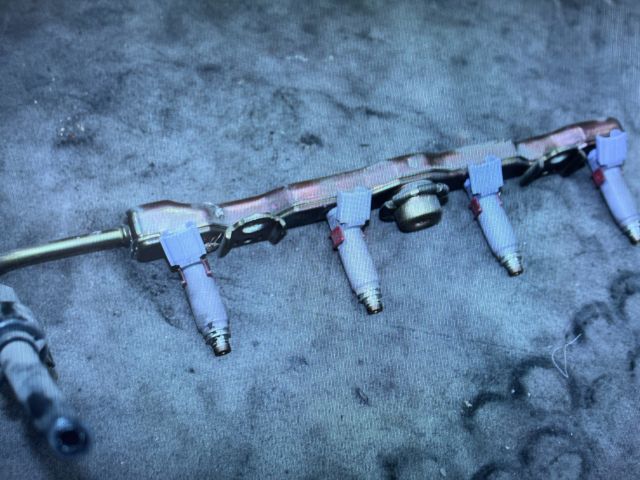 bontott TOYOTA COROLLA VERSO Porlasztó Sor / Híd