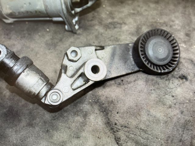 bontott TOYOTA COROLLA VERSO Szíjfeszítő Görgő