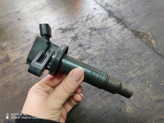 bontott TOYOTA COROLLA VERSO Gyújtótrafó