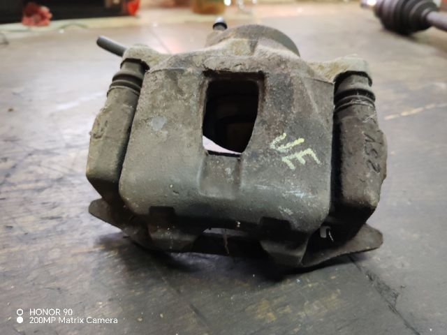 bontott TOYOTA COROLLA VERSO Jobb első Féknyereg Munkahengerrel