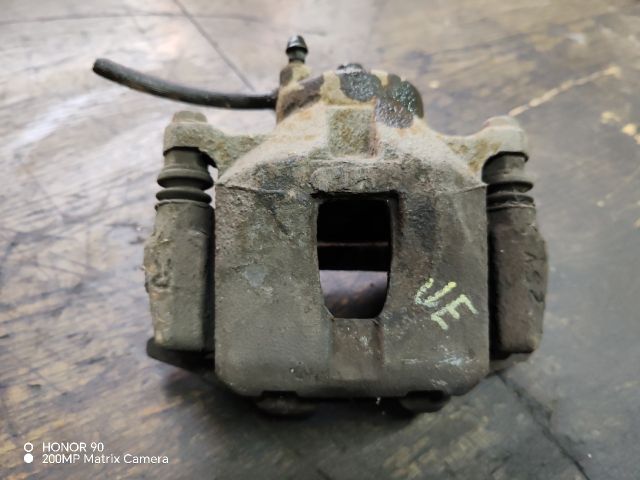 bontott TOYOTA COROLLA VERSO Jobb első Féknyereg Munkahengerrel