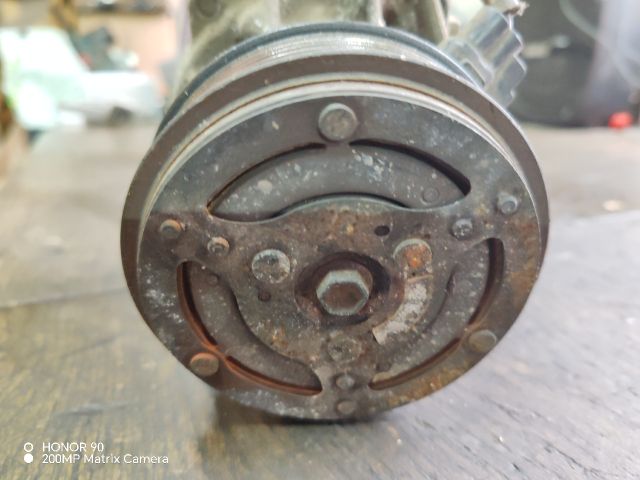 bontott TOYOTA COROLLA VERSO Klímakompresszor