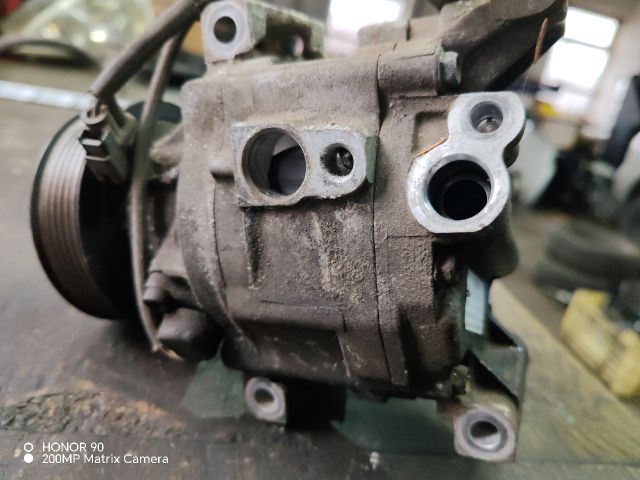 bontott TOYOTA COROLLA VERSO Klímakompresszor