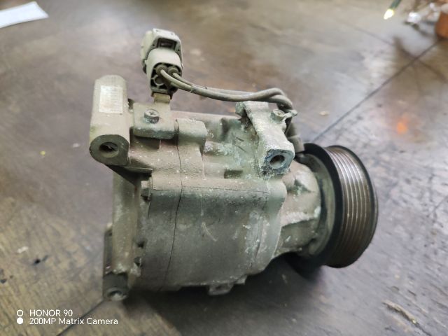 bontott TOYOTA COROLLA VERSO Klímakompresszor