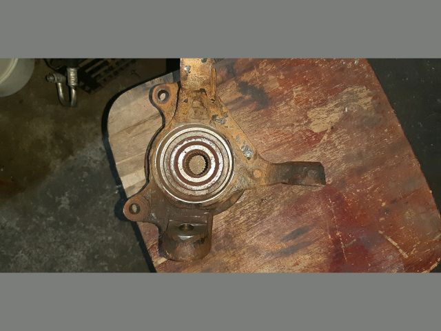 bontott TOYOTA COROLLA VERSO Bal első Csonkállvány Kerékaggyal