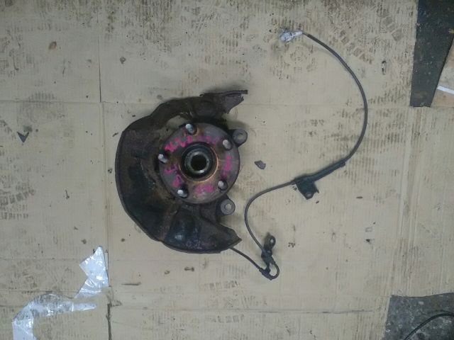 bontott TOYOTA COROLLA VERSO Bal első Csonkállvány Kerékaggyal