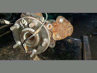 bontott TOYOTA COROLLA VERSO Bal első Csonkállvány Kerékaggyal