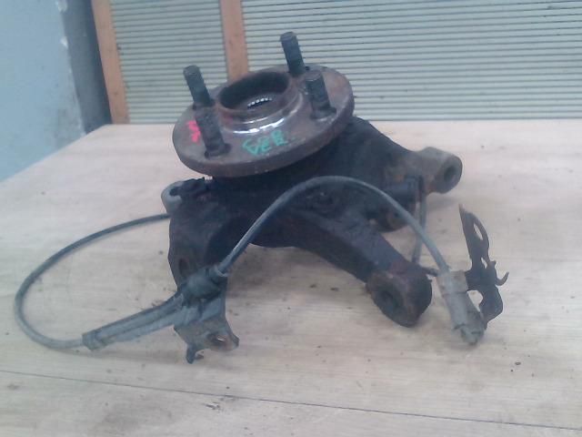 bontott TOYOTA COROLLA VERSO Bal első Csonkállvány Kerékaggyal