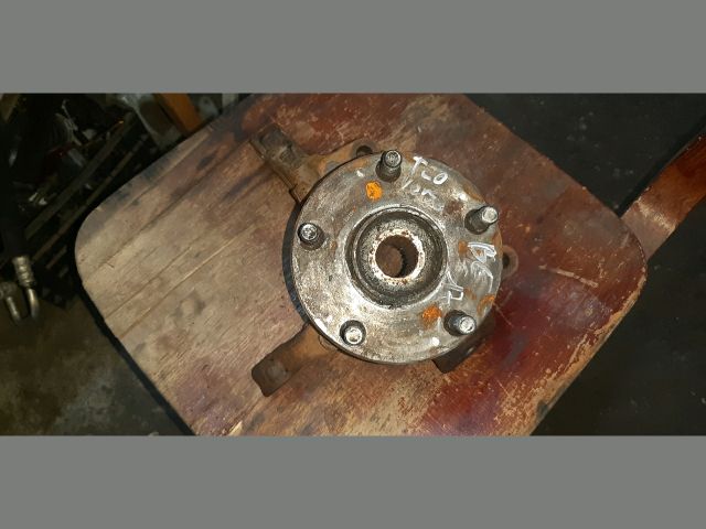 bontott TOYOTA COROLLA VERSO Bal első Csonkállvány Kerékaggyal