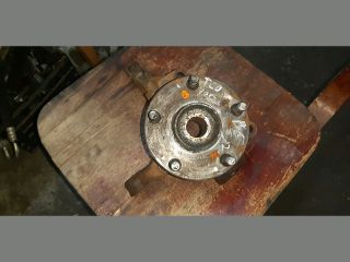 bontott TOYOTA COROLLA VERSO Bal első Csonkállvány Kerékaggyal