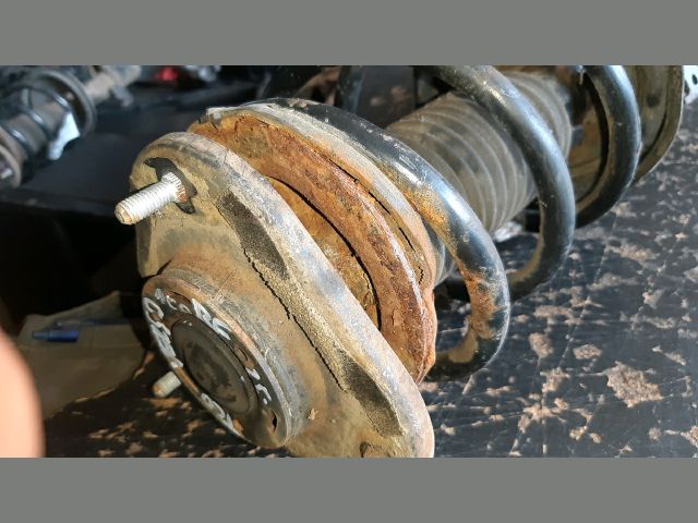 bontott TOYOTA COROLLA VERSO Bal első Gólyaláb (Lengécsillapító, Rugó)