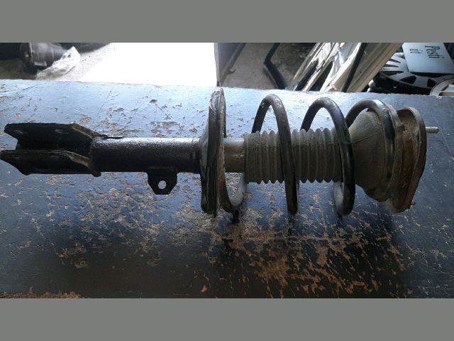 bontott TOYOTA COROLLA VERSO Bal első Gólyaláb (Lengécsillapító, Rugó)