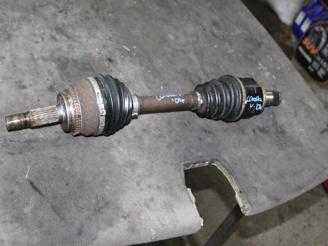 bontott TOYOTA COROLLA VERSO Bal Féltengely