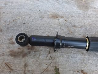 bontott TOYOTA COROLLA VERSO Bal hátsó Lengéscsillapító