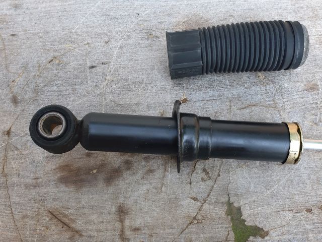 bontott TOYOTA COROLLA VERSO Bal hátsó Lengéscsillapító