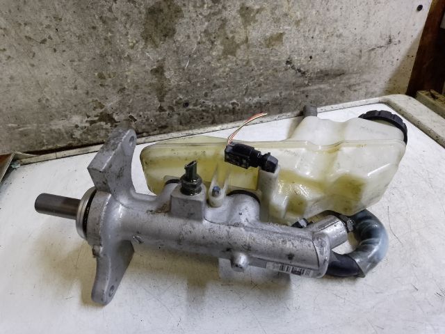 bontott TOYOTA COROLLA VERSO Főfékhenger