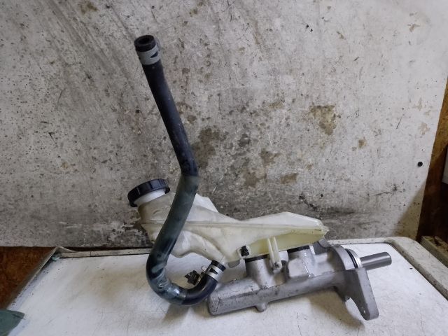 bontott TOYOTA COROLLA VERSO Főfékhenger