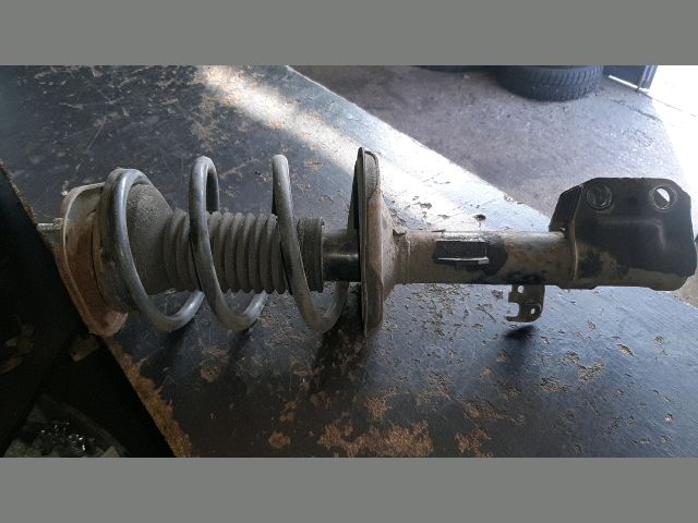 bontott TOYOTA COROLLA VERSO Jobb első Gólyaláb (Lengécsillapító, Rugó)