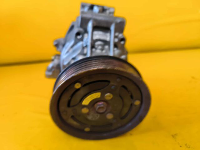 bontott TOYOTA COROLLA VERSO Klímakompresszor