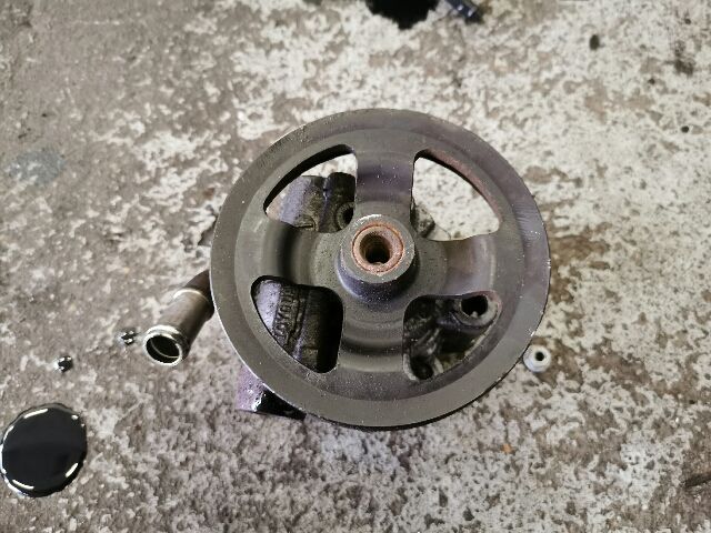 bontott TOYOTA COROLLA VERSO Kormányszervó Motor (Hidraulikus)