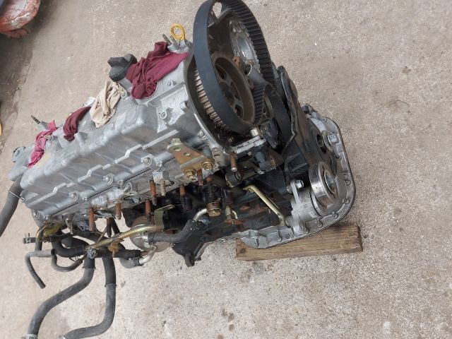 bontott TOYOTA COROLLA VERSO Motor (Fűzött blokk hengerfejjel)