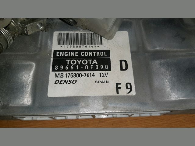 bontott TOYOTA COROLLA VERSO Motorvezérlő