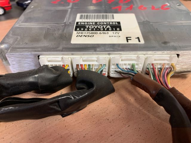 bontott TOYOTA COROLLA VERSO Motorvezérlő