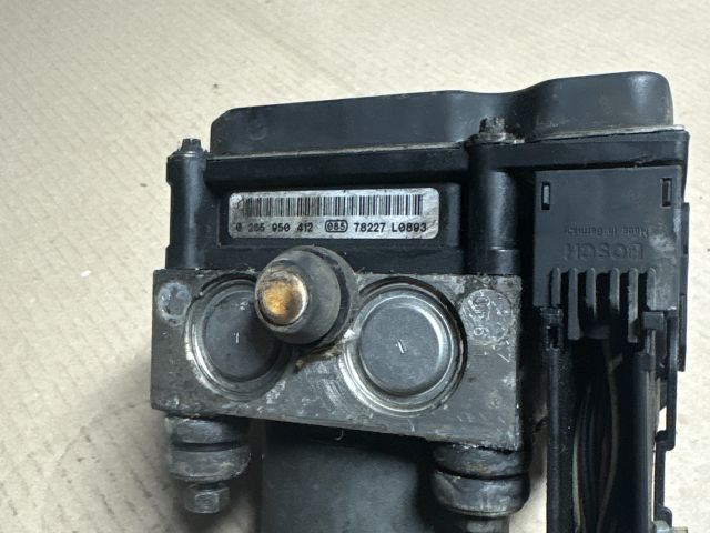 bontott TOYOTA COROLLA VERSO ABS Kocka