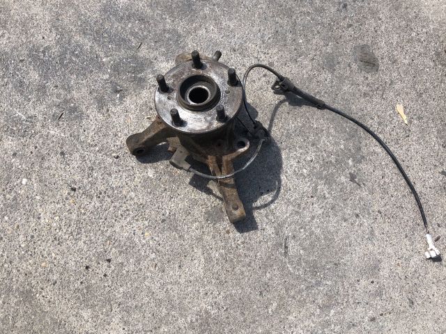 bontott TOYOTA COROLLA VERSO Bal első Csonkállvány Kerékaggyal