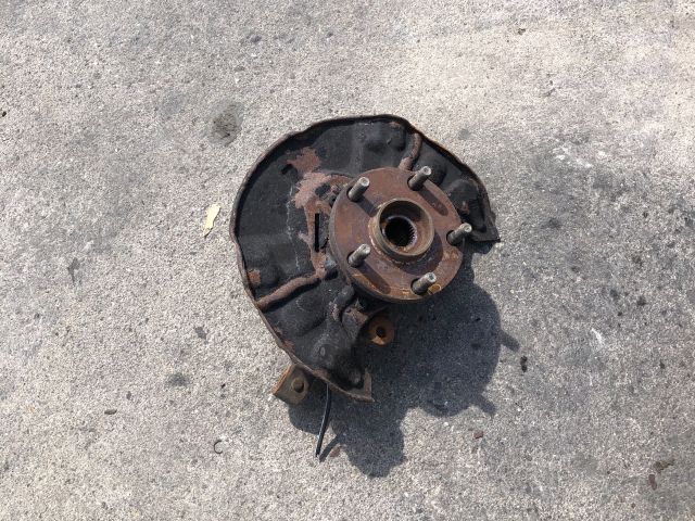 bontott TOYOTA COROLLA VERSO Bal első Csonkállvány Kerékaggyal