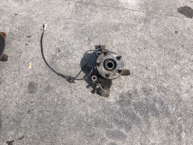 bontott TOYOTA COROLLA VERSO Bal első Csonkállvány Kerékaggyal