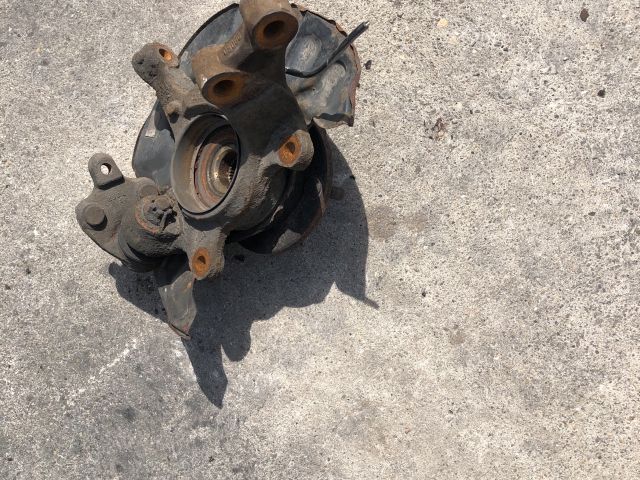 bontott TOYOTA COROLLA VERSO Bal első Csonkállvány Kerékaggyal