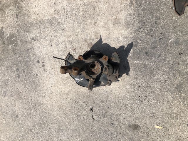 bontott TOYOTA COROLLA VERSO Bal első Csonkállvány Kerékaggyal