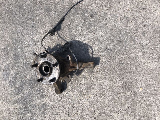 bontott TOYOTA COROLLA VERSO Bal első Csonkállvány Kerékaggyal