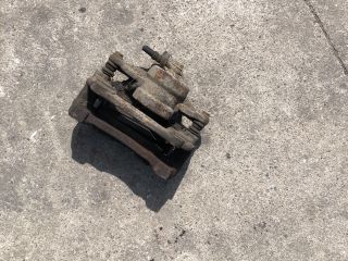 bontott TOYOTA COROLLA VERSO Bal első Féknyereg Munkahengerrel