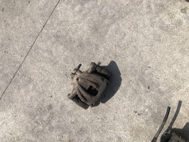 bontott TOYOTA COROLLA VERSO Bal első Féknyereg Munkahengerrel