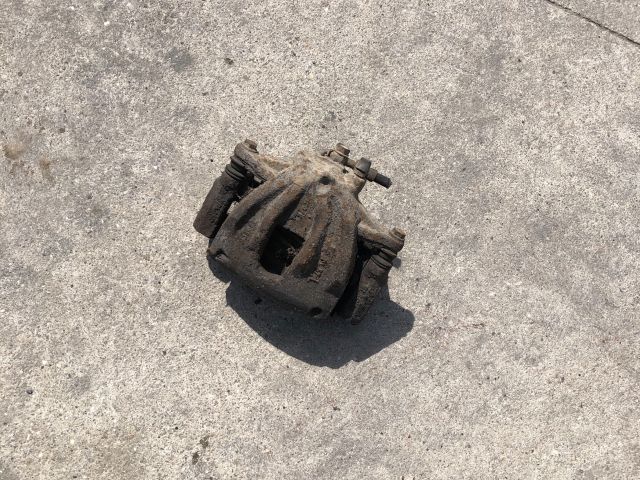 bontott TOYOTA COROLLA VERSO Bal első Féknyereg Munkahengerrel