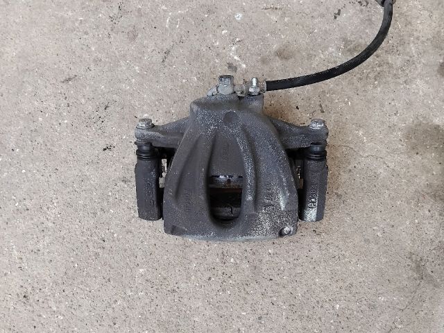 bontott TOYOTA COROLLA VERSO Bal első Féknyereg Munkahengerrel