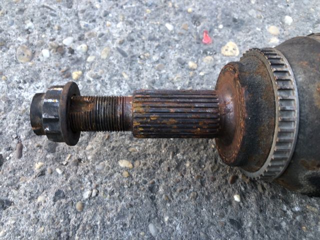 bontott TOYOTA COROLLA VERSO Bal Féltengely