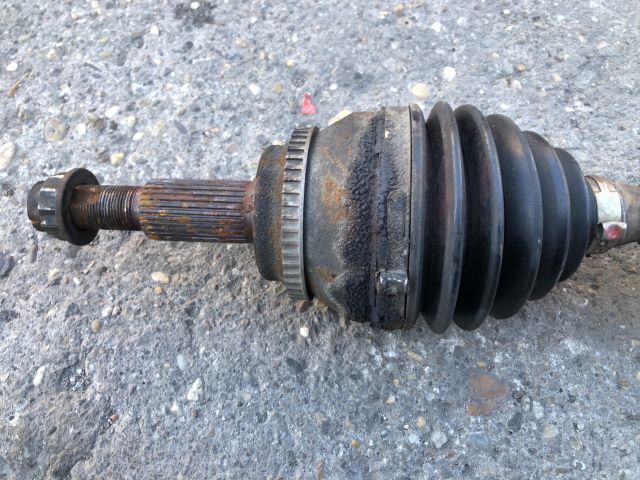 bontott TOYOTA COROLLA VERSO Bal Féltengely