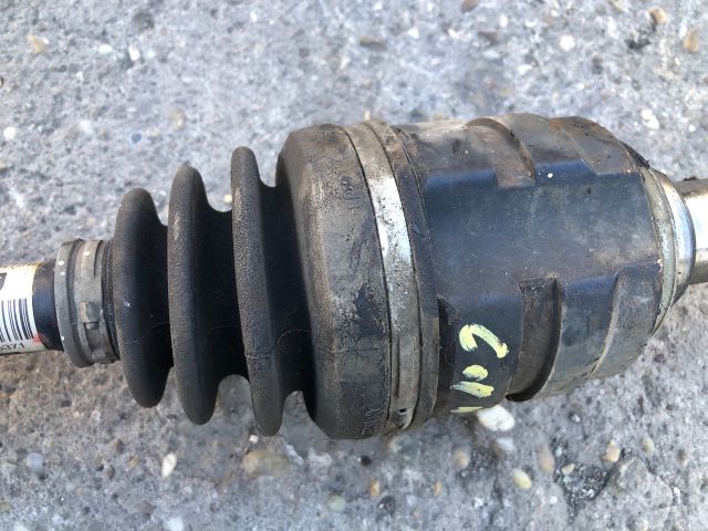 bontott TOYOTA COROLLA VERSO Bal Féltengely