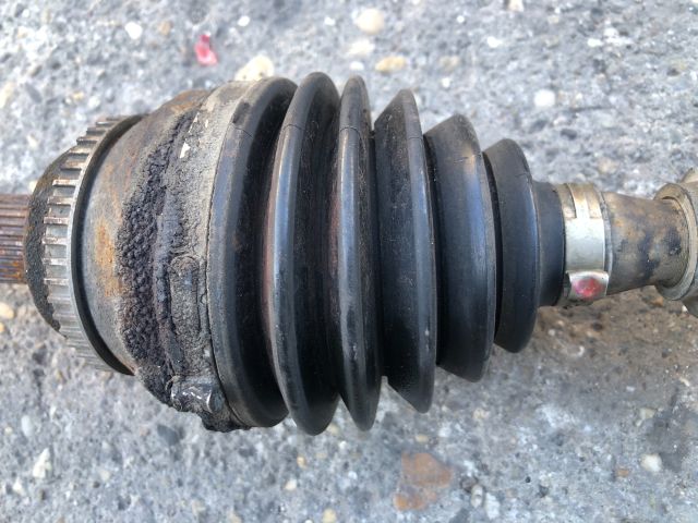 bontott TOYOTA COROLLA VERSO Bal Féltengely