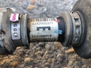 bontott TOYOTA COROLLA VERSO Bal Féltengely