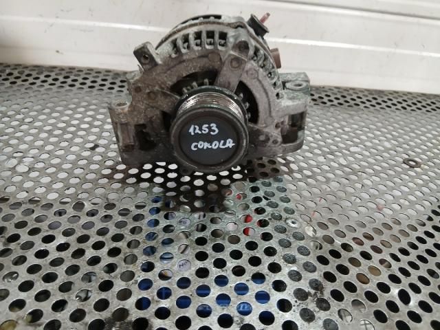 bontott TOYOTA COROLLA VERSO Generátor