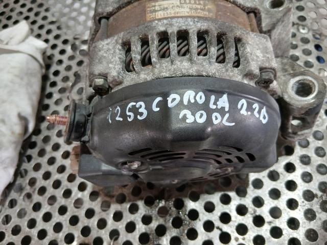 bontott TOYOTA COROLLA VERSO Generátor