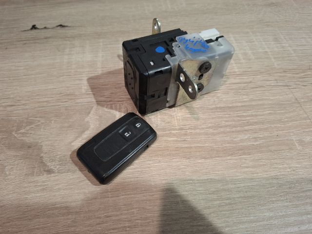 bontott TOYOTA COROLLA VERSO Gyújtáskapcsoló