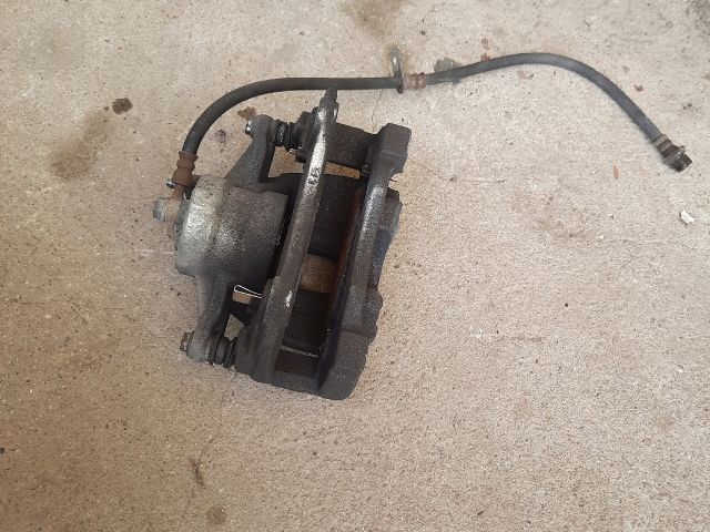 bontott TOYOTA COROLLA VERSO Jobb első Féknyereg Munkahengerrel