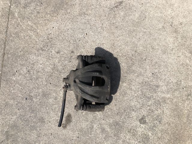 bontott TOYOTA COROLLA VERSO Jobb első Féknyereg Munkahengerrel